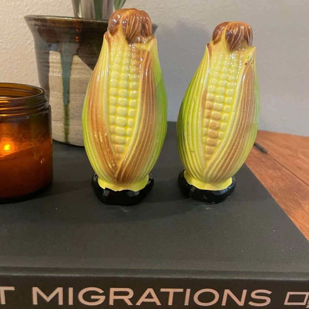 Vintage Corn Cob Salt & Pepper Shakers–Anthropomorphic Mid-Century Kitchen Décor